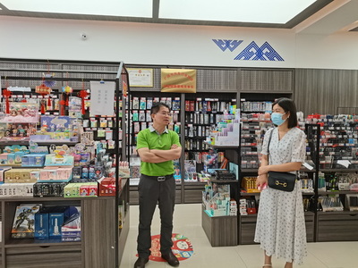 广西书刊发行业协会会长韦家武到扶绥县新华书店调研